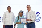 Abinader exhorta a los padres a proteger a sus familias y a acompañar a sus hijos