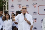 Abinader defiende las ayudas sociales en medio de las quejas por los nuevos impuestos