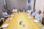 Alcalde de Verón aborda plan territorial con dirigentes de Fuerza del Pueblo