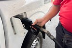 La guerra en el Golfo pasa factura a RD: los combustibles suben hasta RD$51 por galón