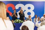 Carolina Mejía recibe respaldo de dirigente política Besaida Manola Santana de Báez